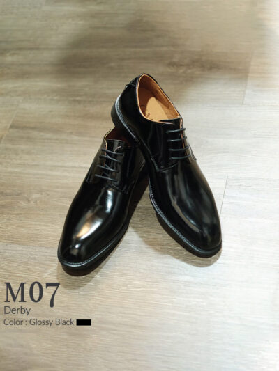 Derby Glossy Black M07